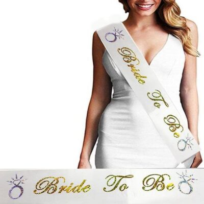 Bride To Be Saten Kuşak Beyaz Üzeri Hologramlı Metalize Altın Yazılı 160×9.5 cmEĞLENCE – PARTİ